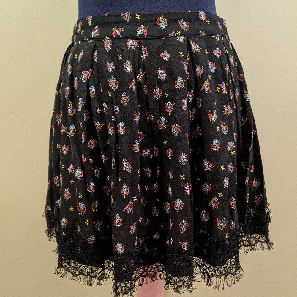 Black Patterned Pleated Lace Trim Skirt
